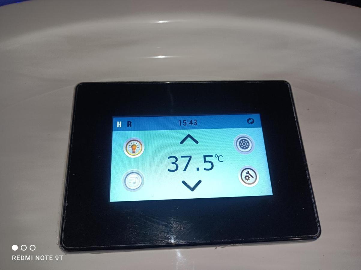 Sauna & Double Jacuzzi Interieur Et Sous Les Etoiles 1H30 Paris Ladon Exterior photo